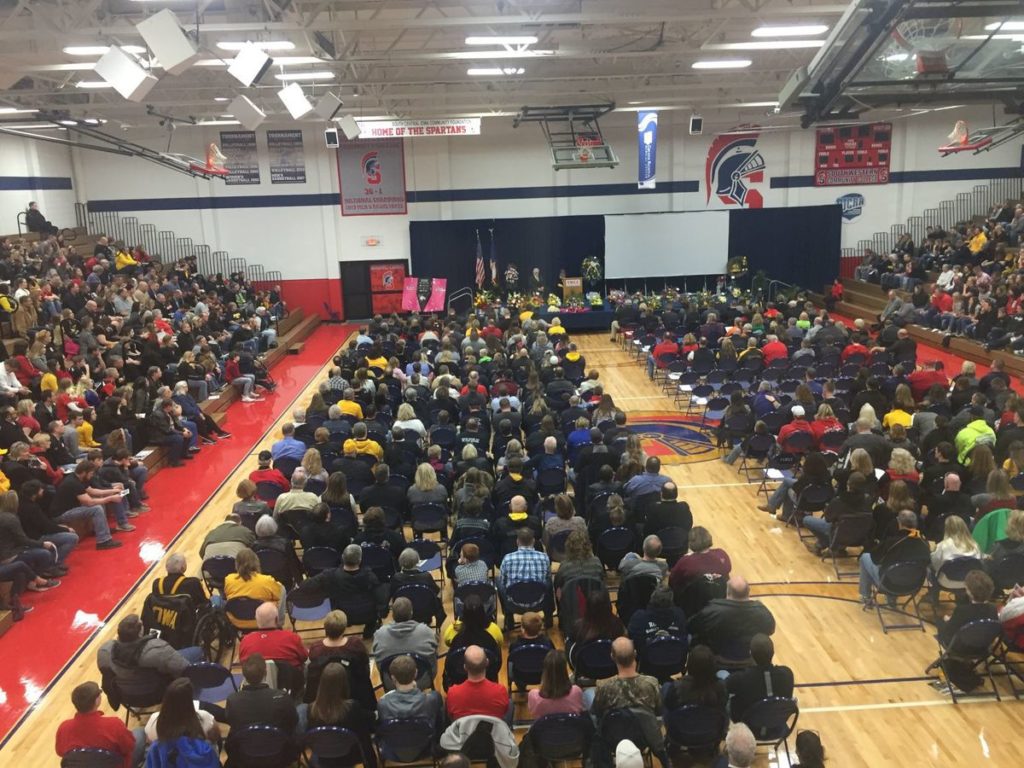 1 500 Attend Funeral In Creston Iowa For Family Who Died In Mexico 