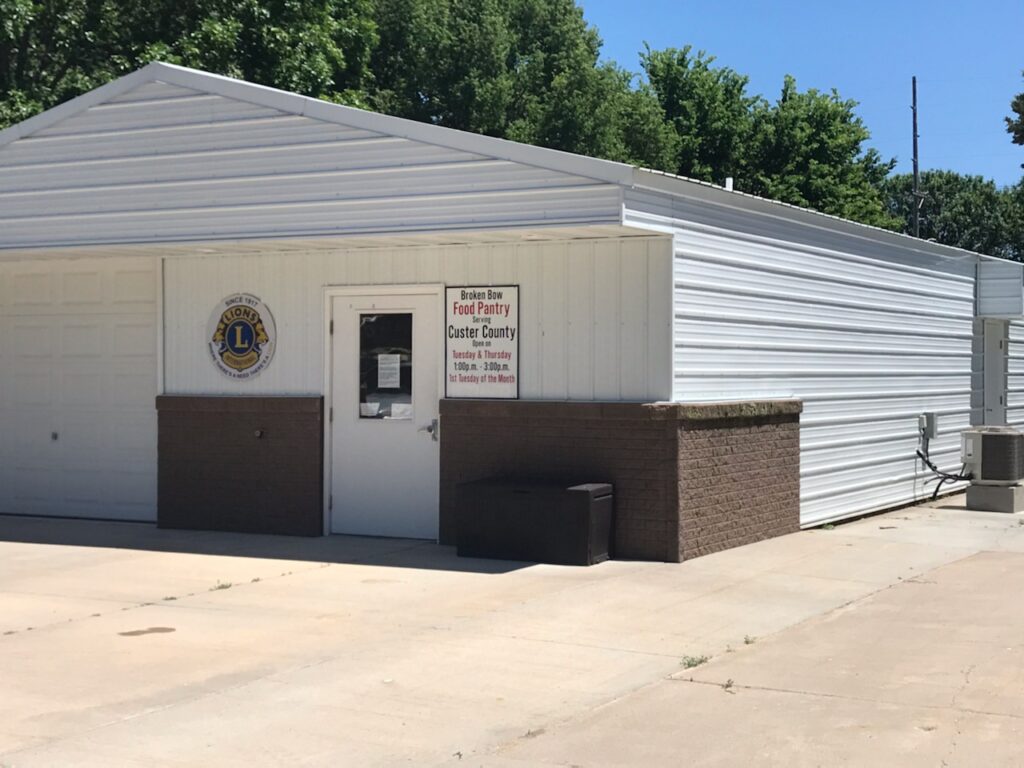 State Farm & Grocery Kart Work Together to Donate to Broken Bow Food