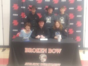Matt Miller Officially Signs with MPCC/McCook Rodeo Team