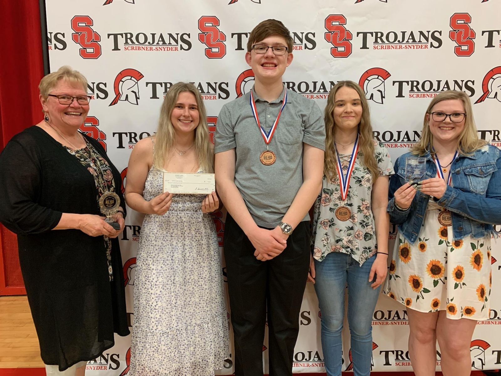 ScribnerSnyder KTCH Quiz Bowl Team Award Presentation WDN Wayne