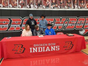 Broken Bow Senior Zach Miller Signs to Join MPCC Rodeo Team