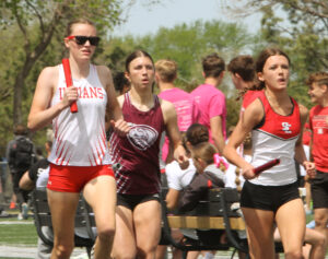 Broken Bow  Competes at Dave Gee Track Invite - Myers Goes 10' 7